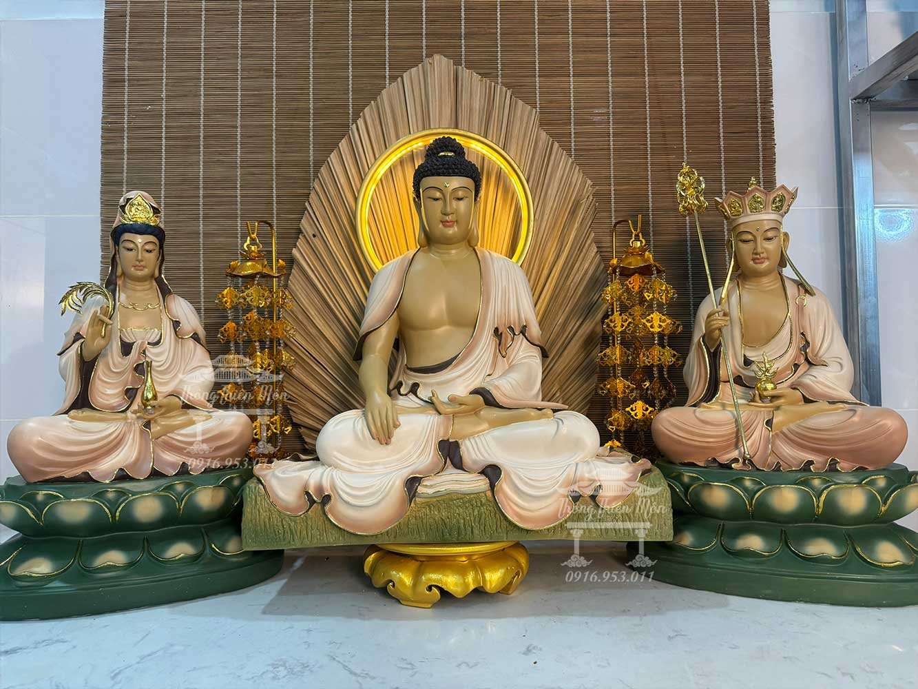 Tôn tượng Ta Bà Tam Thánh