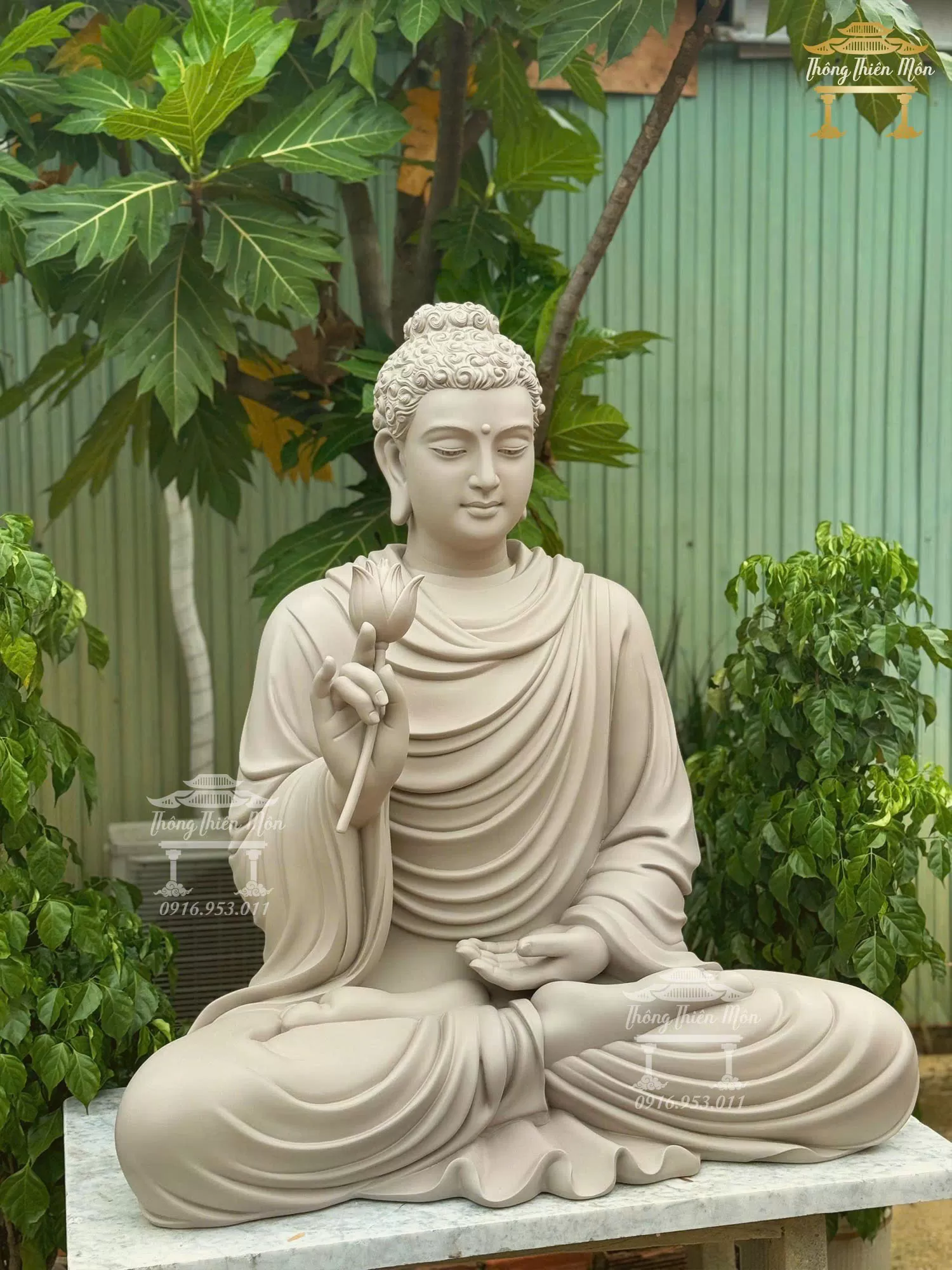 Kim thân Tôn tượng Bổn Sư Niêm Hoa Vi Tiếu, Kích thước 1m, Màu xám sữa