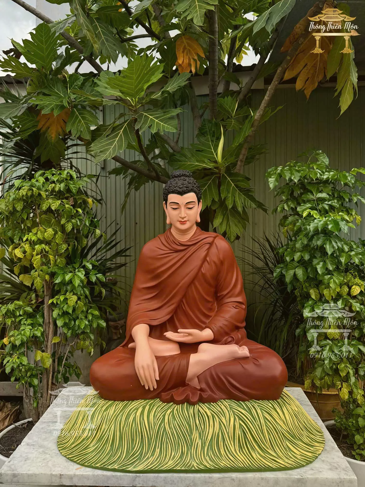 Tôn tượng Bổn Sư Ấn Địa Xúc, Kích thước 85cm, Áo màu gốm, đế rơm xanh