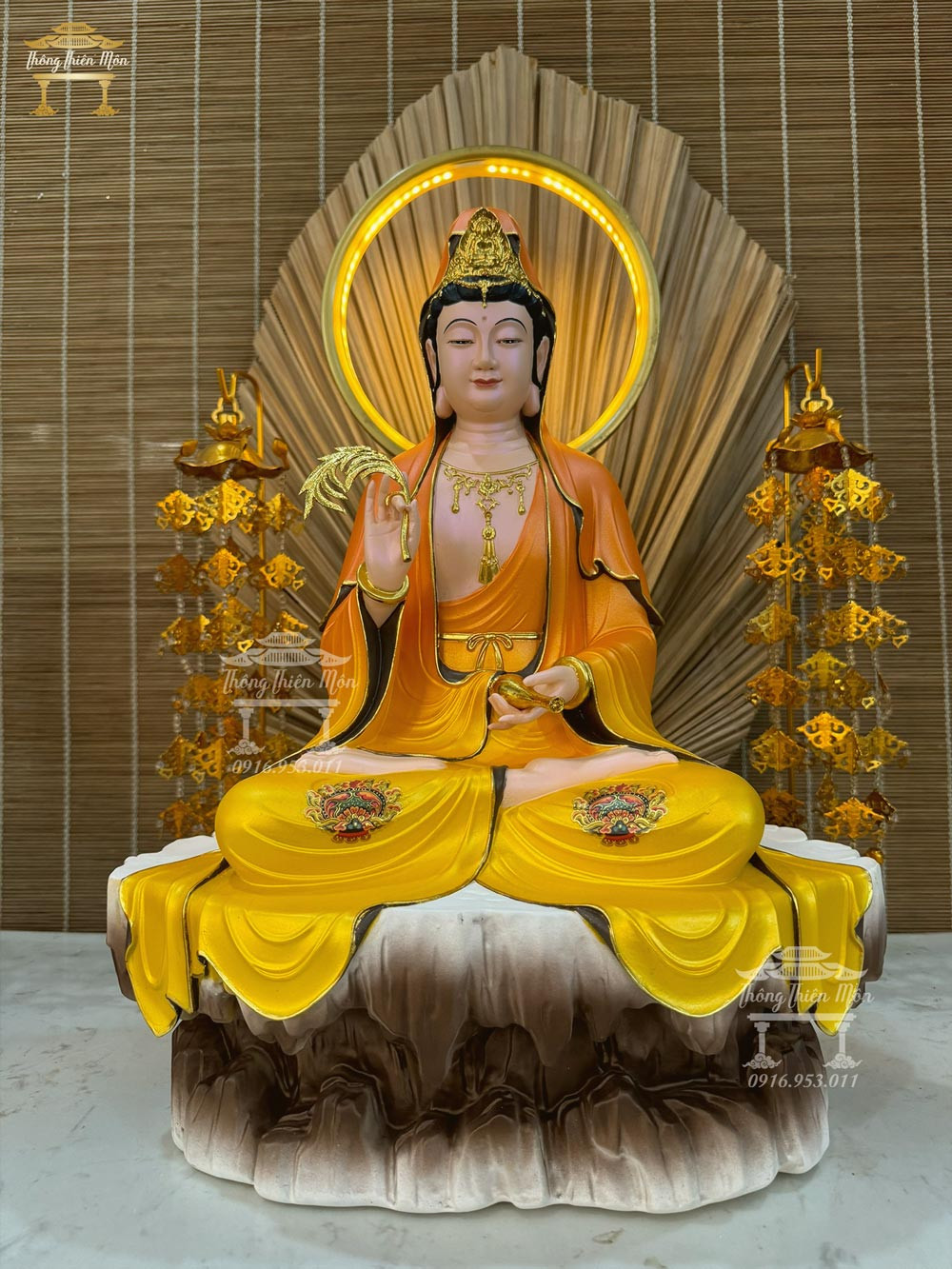 Tượng Quan Âm ngồi đá