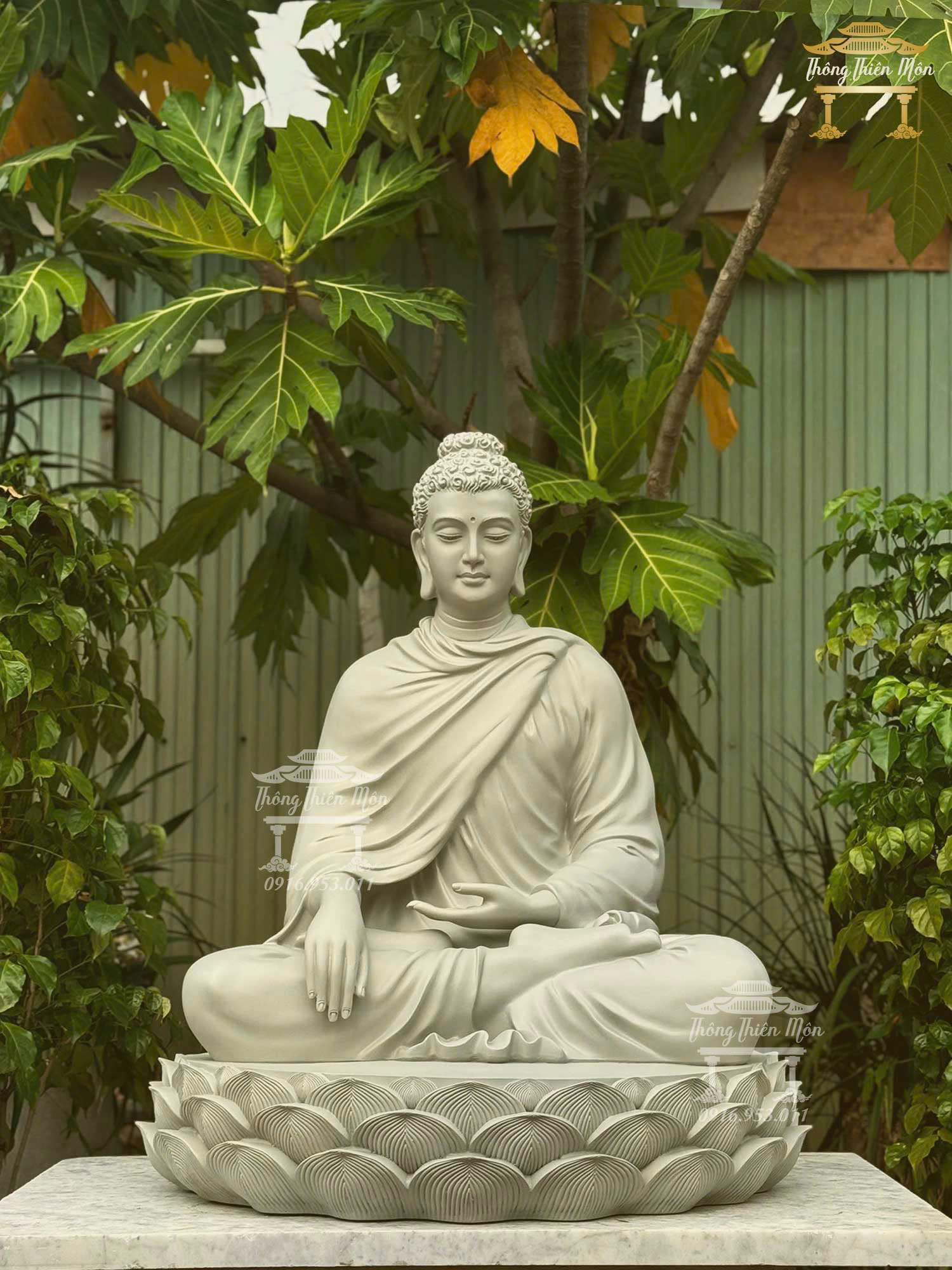 Tôn tượng Bổn Sư Ấn Địa Xúc, Kích thước 90cm, 1 màu xám xi măng