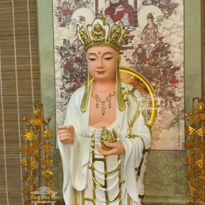 Tôn tượng Địa Tạng Bồ Tát, Màu trắng viền vàng