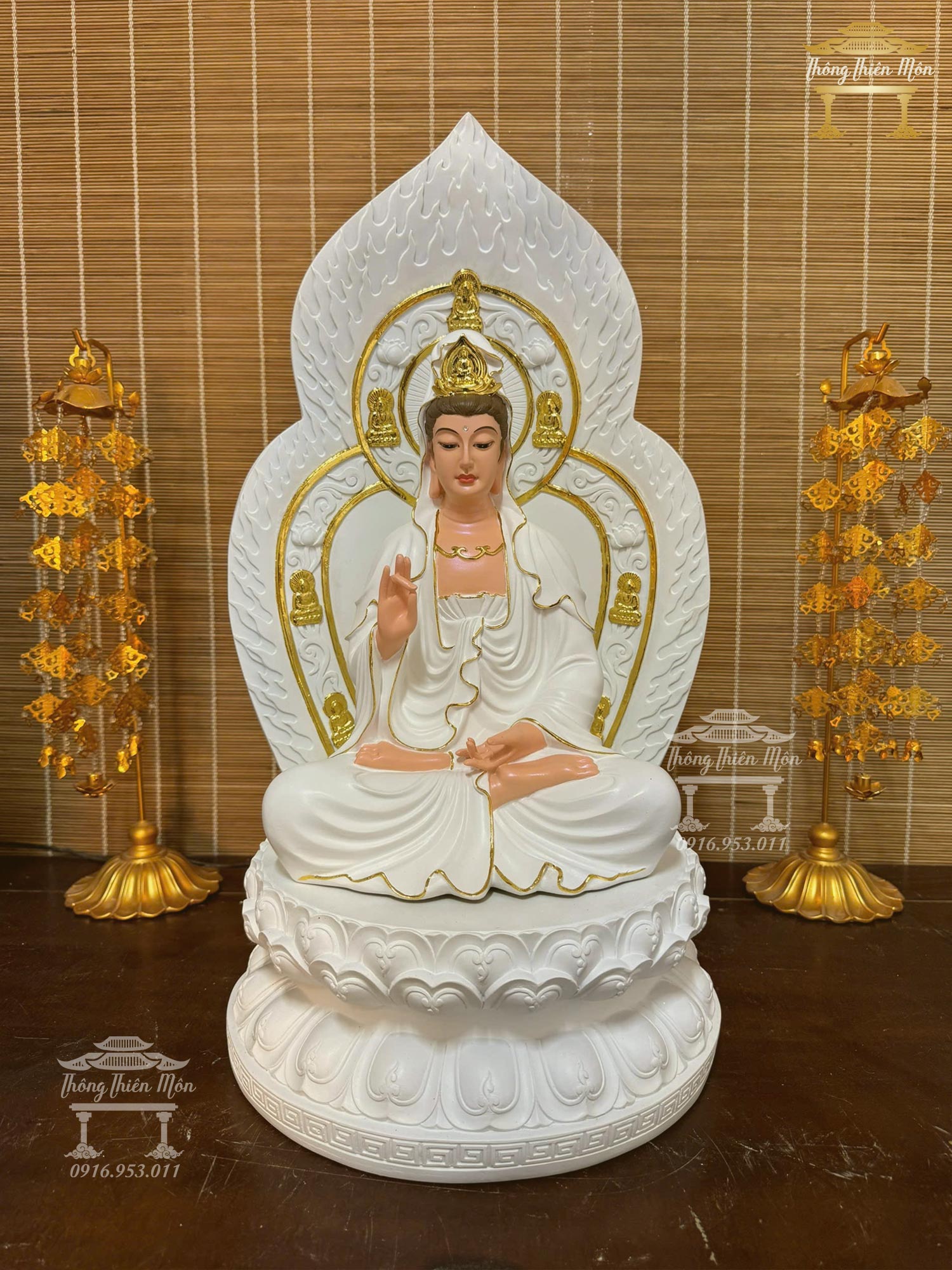 Tôn tượng Quan Âm Bồ Tát, có tấm thân quang, Kích thước 60cm, Màu trắng viền vàng