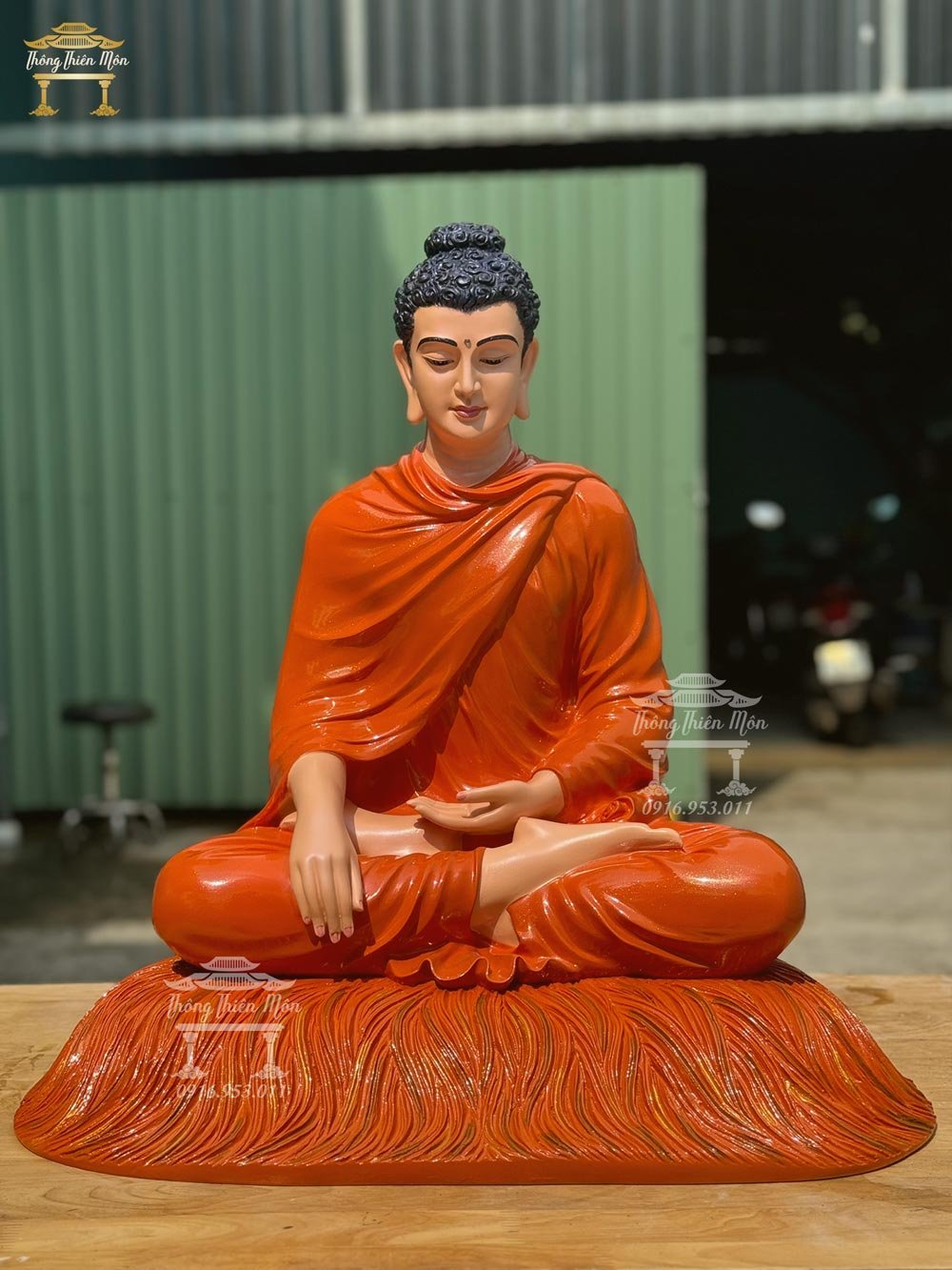 Tượng Bổn Sư Thích Ca Ấn Địa Xúc - 60cm - sơn bóng
