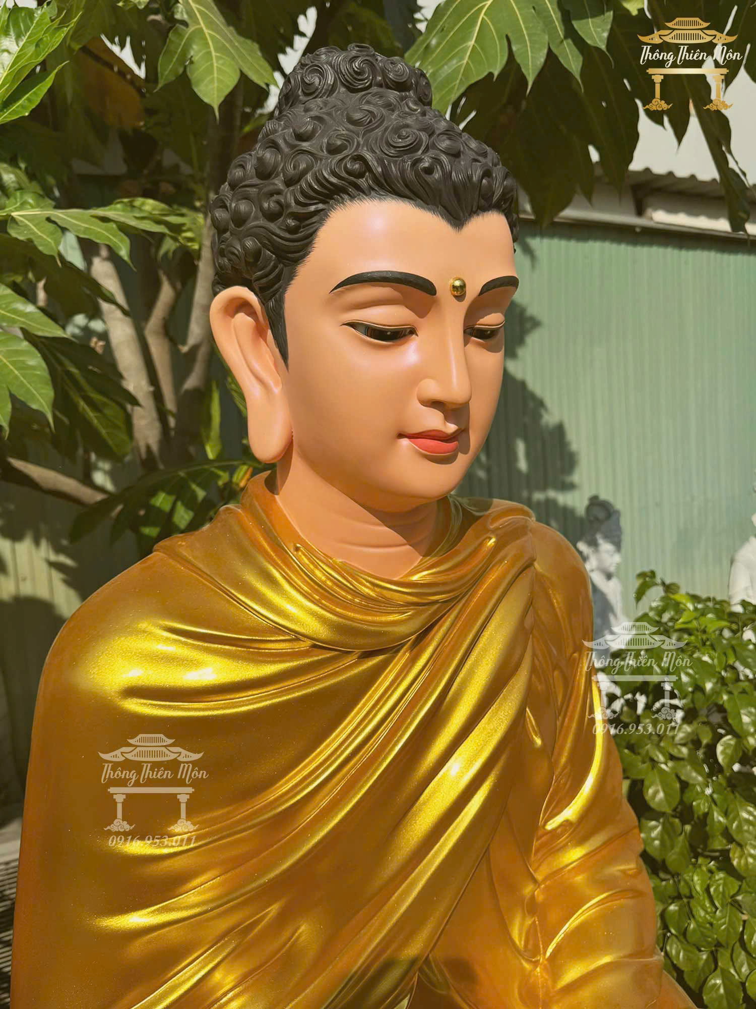 Tôn tượng Bổn Sư Ấn Địa Xúc, Màu vàng nhũ, Kích thước 120cm